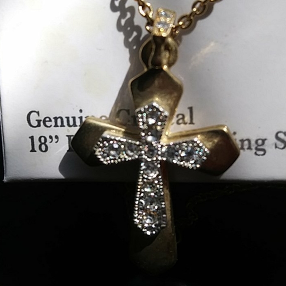 Genuine Crystal 18" Pendant with Stud Earrings - Picture 4 of 7